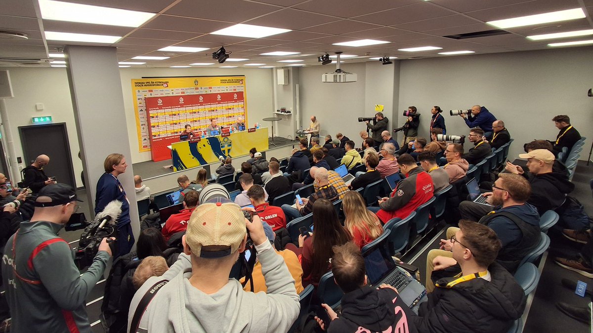 Jan Urban: zawsze uważałem, że Szwedzi to silna reprezentacja na papierze. W półfinałowym spotkaniu z Ukrainą to potwierdzili. Jutro to oni będą faworytem, bo grają u siebie. Potencjał obu ekip jest jednak zbliżony.

<a href="/RadioZET_NEWS/">Radio ZET NEWS</a>