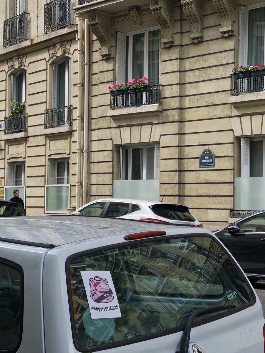iribnews_irib's tweet photo. Paris, In memory of the Minab elementary school children who were killed in the American bombing.
#AngelsOfMinab https://t.co/yQDTKNUpbt