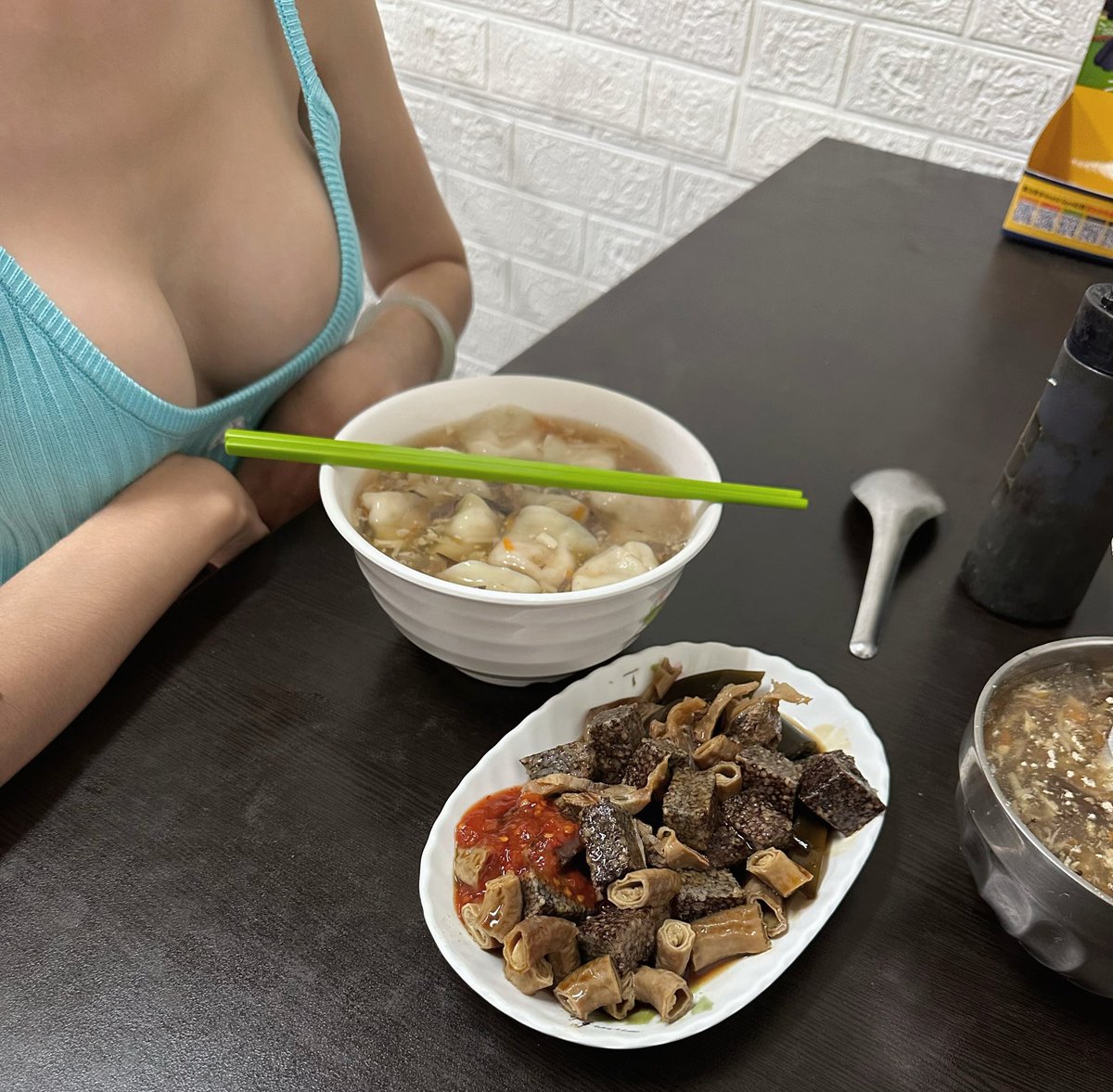 巨乳人妻 小E（嘉義夫妻） tweet media