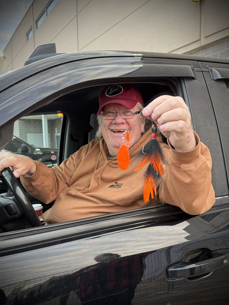 開高さんがオタワでマスキー狙いされた時に、リドォ運河で開高さんを案内をされた「洗濯屋のジム」ことジム・マクローリンさん。

カナダではビッグジムという愛称で尊敬されているレジェンドアングラーで、NLWの事もいつも応援してくださっています。