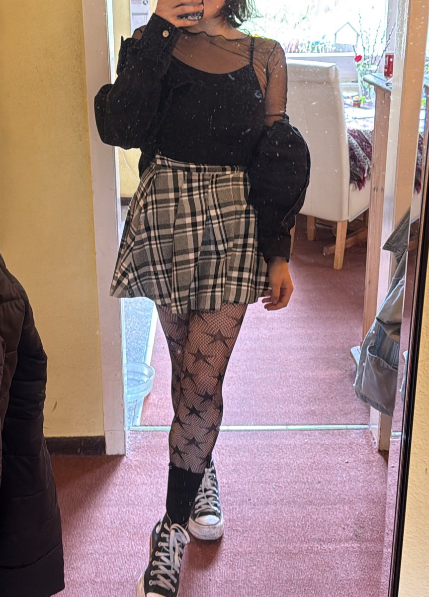 lara ⊹ no.1 tdr fan tweet media