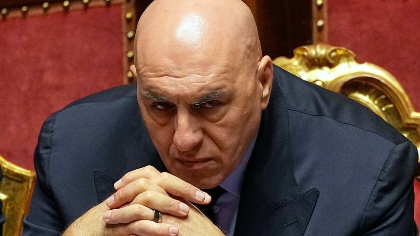 „Minister obrony Włoch Guido Crosetto o wojnie w Iranie: Jestem zmuszony dowiadywać się rzeczy, które nie pozwalają mi spać — o tym, co może wydarzyć się w nadchodzących tygodniach oraz jaki wpływ będzie to miało na gospodarkę i nasze codzienne życie. Nie popieraliśmy tej wojny i