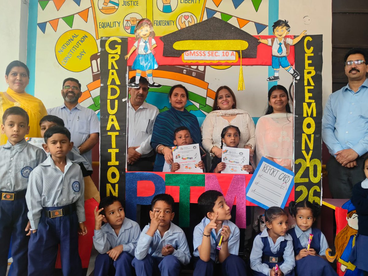 SchoolEduChd's tweet image. Heartiest congratulations to all our students on their wonderful results! 
Those smiling faces and the spark in your eyes say it all. A bright new session awaits. ✨📚
Keep shining, keep learning. 
#HappyLearning 
@EduMinOfIndia 
@DselEduMinistry 
@cbseindia29
@ggmsss18