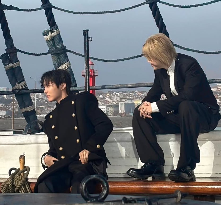 lu saw hobi 💚 tweet media