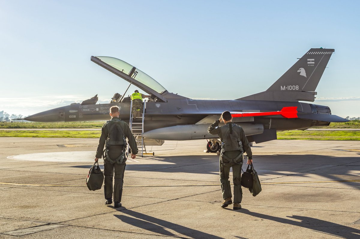 LA foto !!!!!
<a href="/FuerzaAerea_Arg/">FuerzaAéreaArgentina</a>
