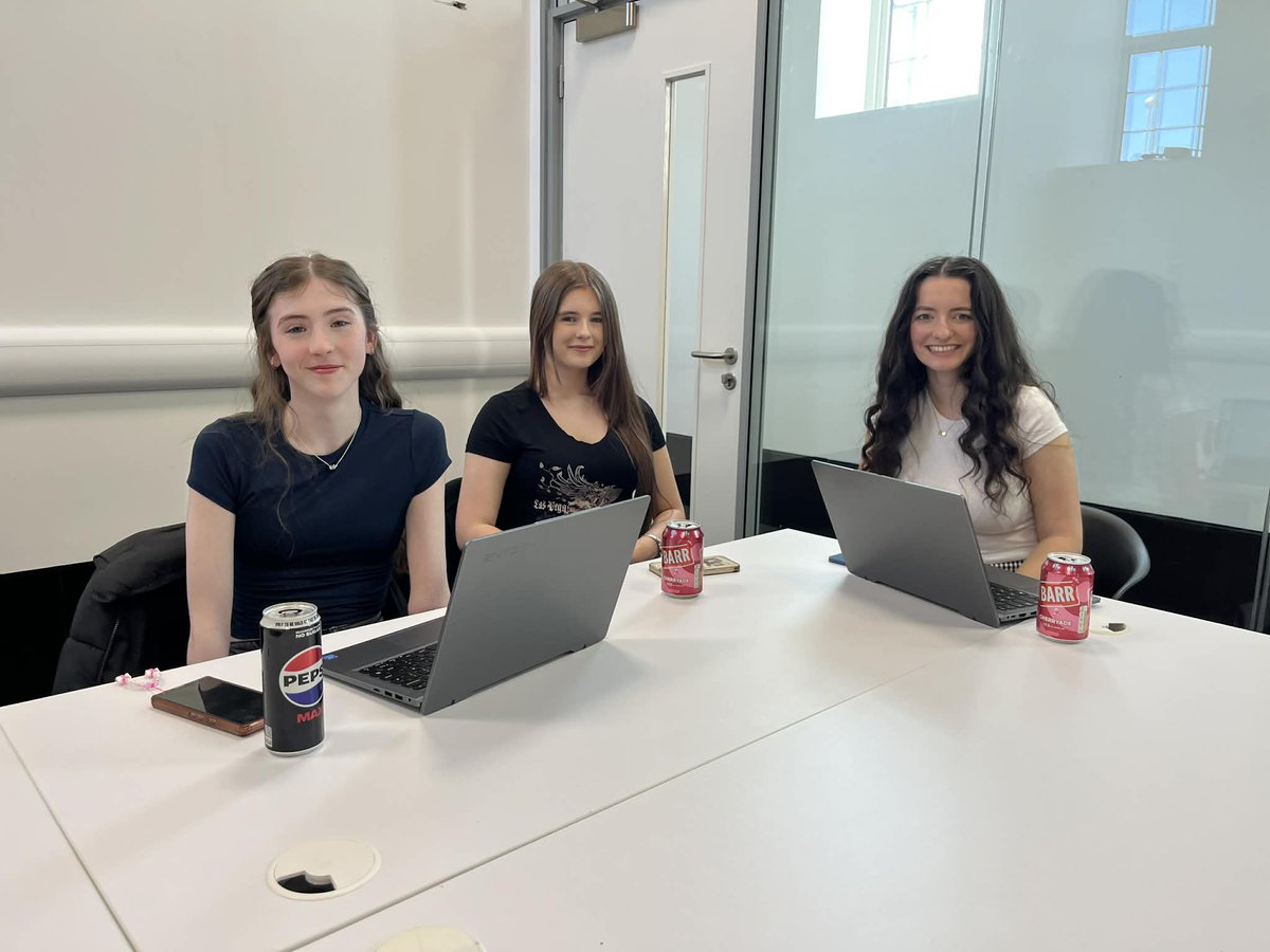 ThornhillDerry's tweet image. Well done to Year 12 GCSE Digital Technology students Maya and Dearbhla💻✨
They participated in the 'Build Something Great' event at the AMP Building on Saturday, developing and presenting a business prototype to the group. Incredible innovation👏
#belonging #believing #becoming