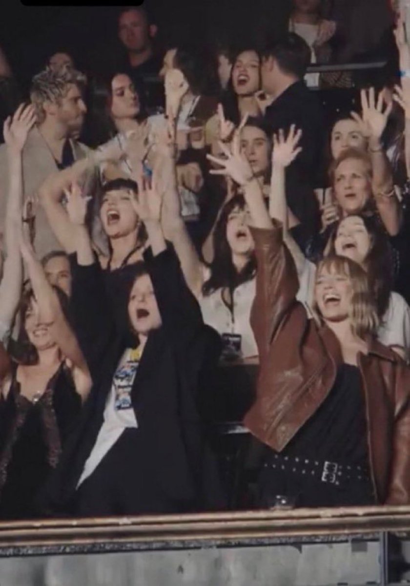 UpdateCharts tweet media