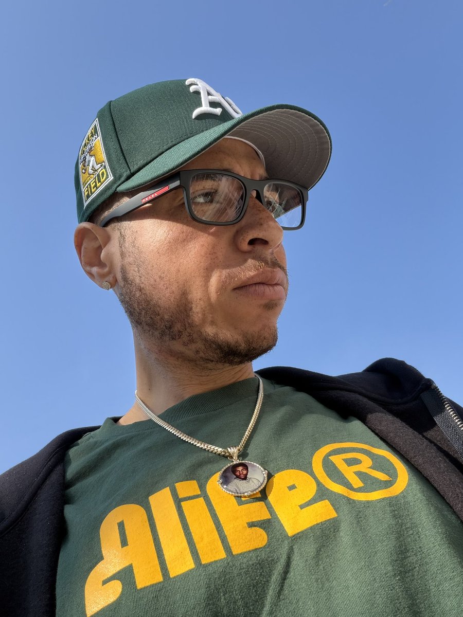 TheManWithESPN's tweet image. #StartingCapFive🔱
#PINdejos🫏
#FOTD🧢
Oakland #Athletics 
Run Rickey Run🏃🏾
The Art Of Stealing Base😶‍🌫️
#MARVEL Dr. Doom📌
#ALIFE Shirt🐲
#ZARA Denim👖
#TIMBS🌳 On The Ground🥾