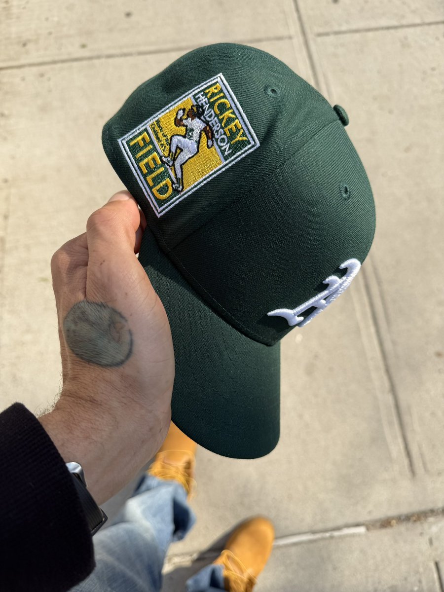 TheManWithESPN's tweet image. #StartingCapFive🔱
#PINdejos🫏
#FOTD🧢
Oakland #Athletics 
Run Rickey Run🏃🏾
The Art Of Stealing Base😶‍🌫️
#MARVEL Dr. Doom📌
#ALIFE Shirt🐲
#ZARA Denim👖
#TIMBS🌳 On The Ground🥾