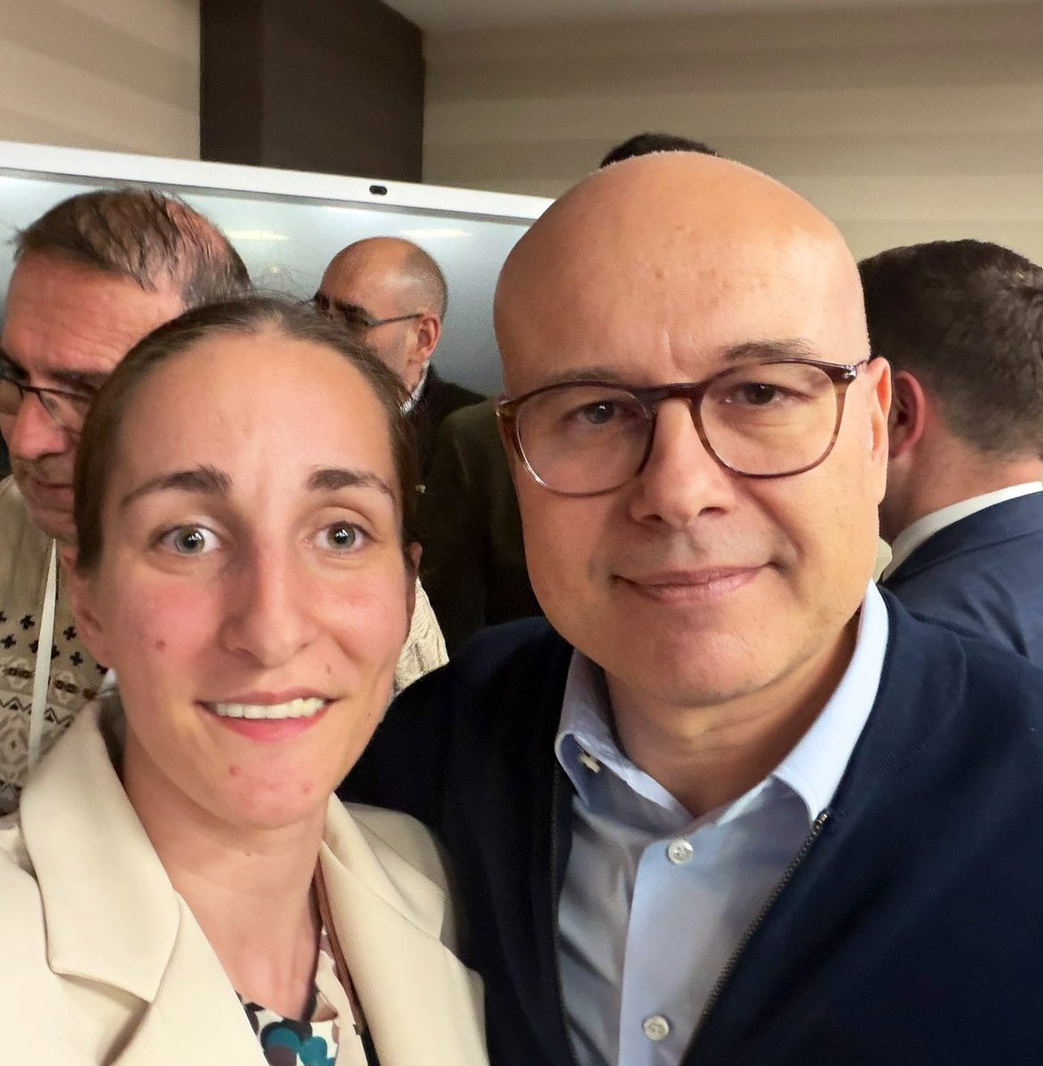 Nikad izvini tweet media