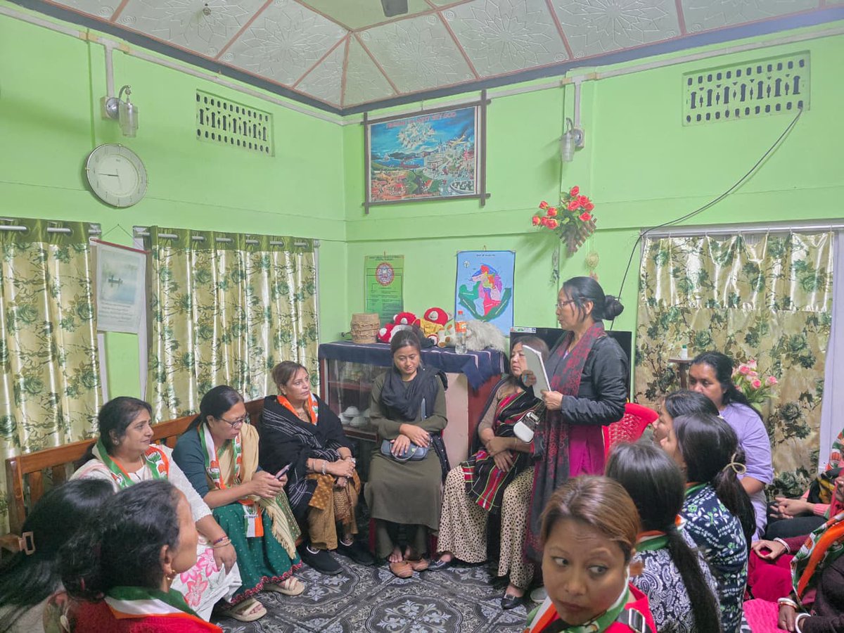 PatrickOHaokip's tweet photo. A mass joining programme was held this evening at Dampui Veng, Haflong, where 30+ women joined the Congress family, expressing their distrust in the promises made by Himanta Biswa Sarma and the BJP on women’s welfare schemes.
@GauravGogoiAsm
@GorlosaNandita
#Assam https://t.co/Y5ABnHwHWi