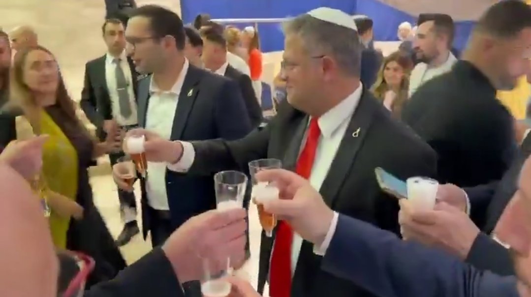 Rants&Roasts tweet media