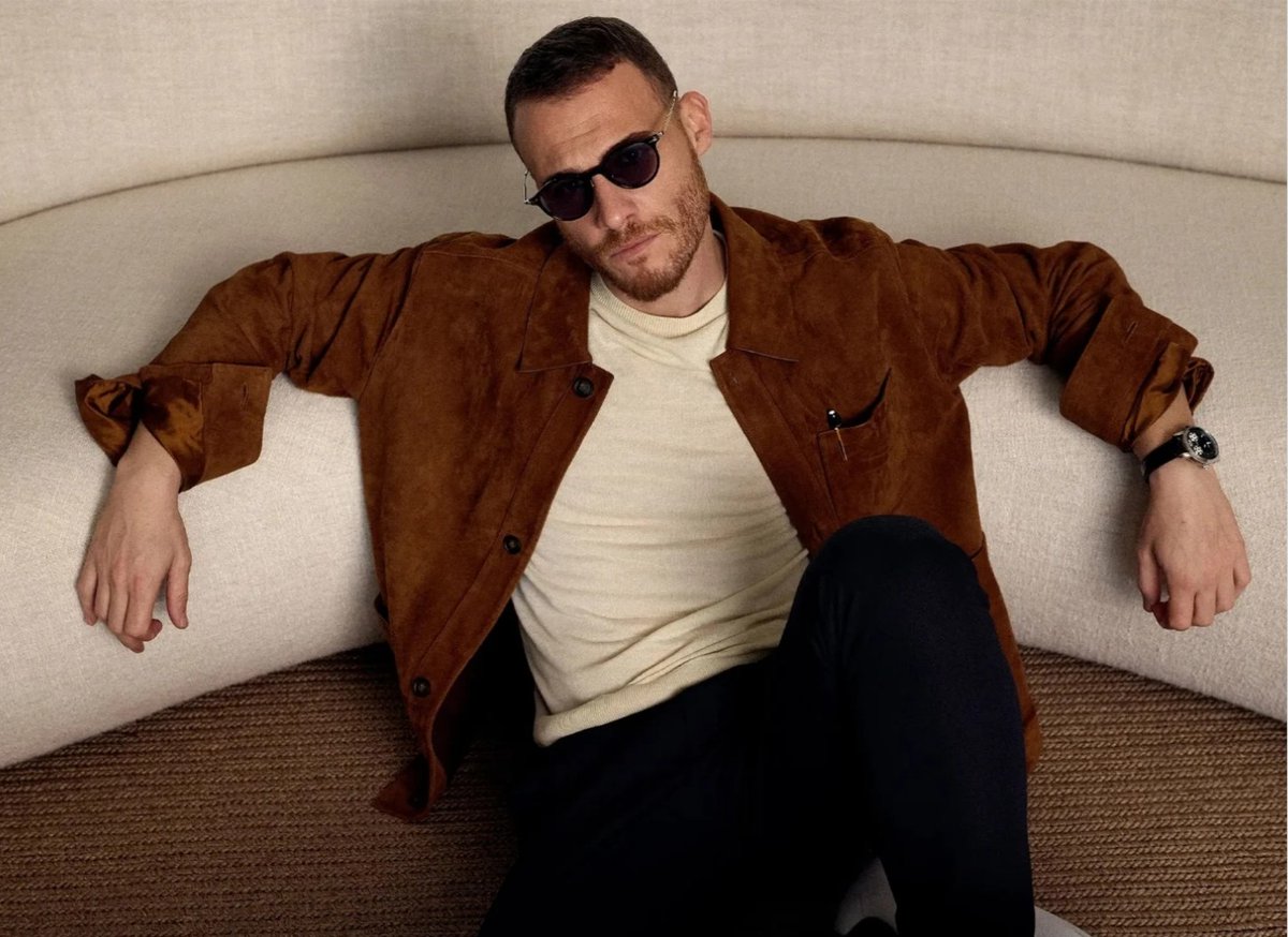 Voltei mas só pra desbilota msm KKKKKKKKK Fiquei sabendo que o <a href="/KeremBursin/">Kerem Bürsin (Mavi Tik ;)</a> tá aqui hahaha