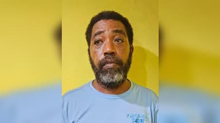 caribbeannewsuk's tweet image. #BELIZE: A man from Stann Creek District has been arrested and charged with murder. Police have identified the suspect as Kisnett Kerney Picart, 47, charged with the death of Rolando Cefspedes, 51, from Costa Rica. Cespedes was the general manager of a Fyffes banana company.