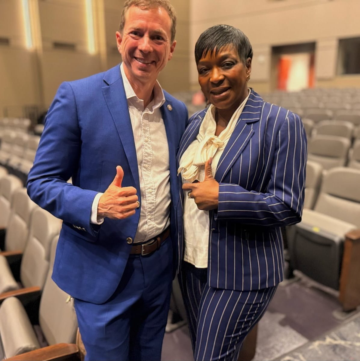 Onyenso1n2bia's tweet image. Breaking,

Breaking,

Breaking News..

Biafrans This is REAL, and not AI.

This is Dr. Ngozi Orabueze, the DPM/HoS for the United States of Biafra #USB officiating/participating in a Live events in the United States of America #USA 
covered by FOX NEWS, TRUMP approved News media