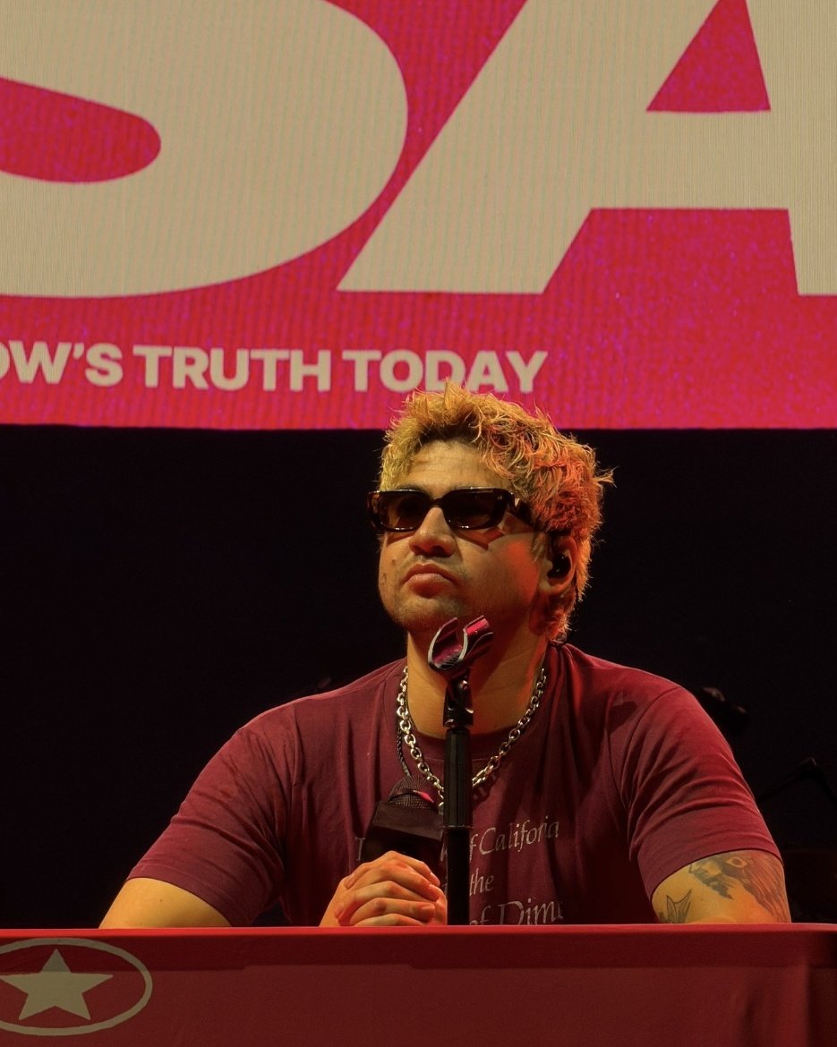 iva is a ☆ tweet media