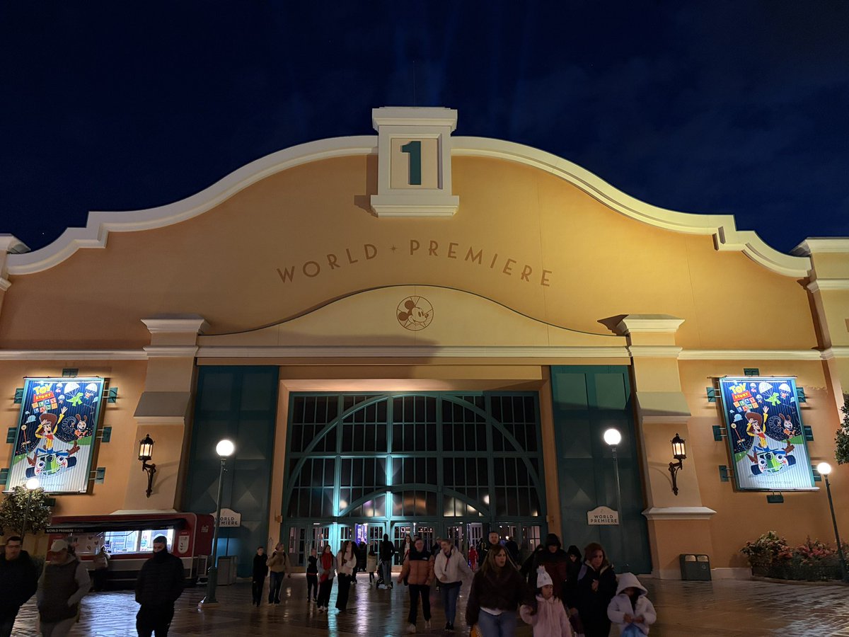 CafeFantasia's tweet image. At 9:15pm, I left the park, deciding I'd rather be back in bed than stay out in the cold to watch Disney Cascade of Lights.

But THANK YOU once again for following my day here on X. I really appreciate your interest in my posts. 💖

#DisneyAdventureWorld #DisneylandParis