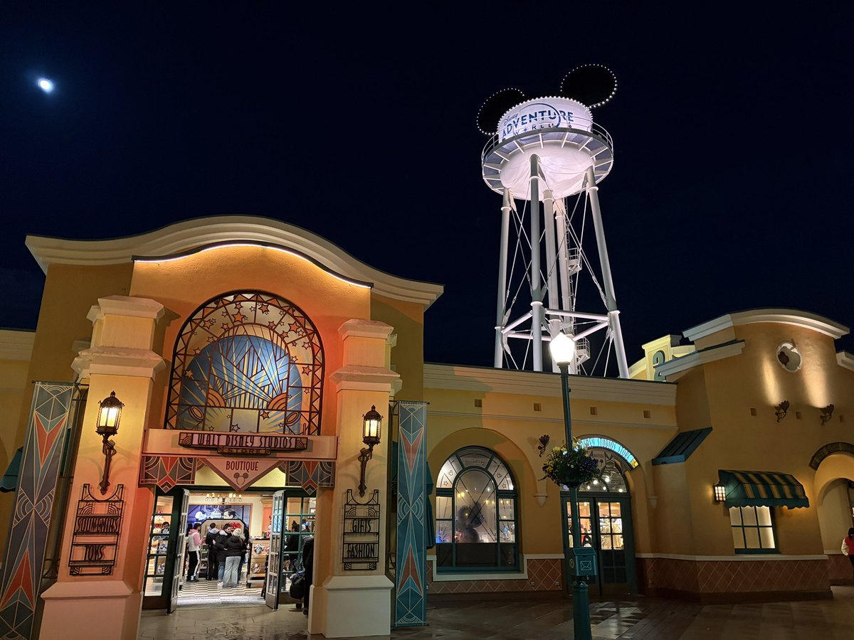 CafeFantasia's tweet image. At 9:15pm, I left the park, deciding I'd rather be back in bed than stay out in the cold to watch Disney Cascade of Lights.

But THANK YOU once again for following my day here on X. I really appreciate your interest in my posts. 💖

#DisneyAdventureWorld #DisneylandParis