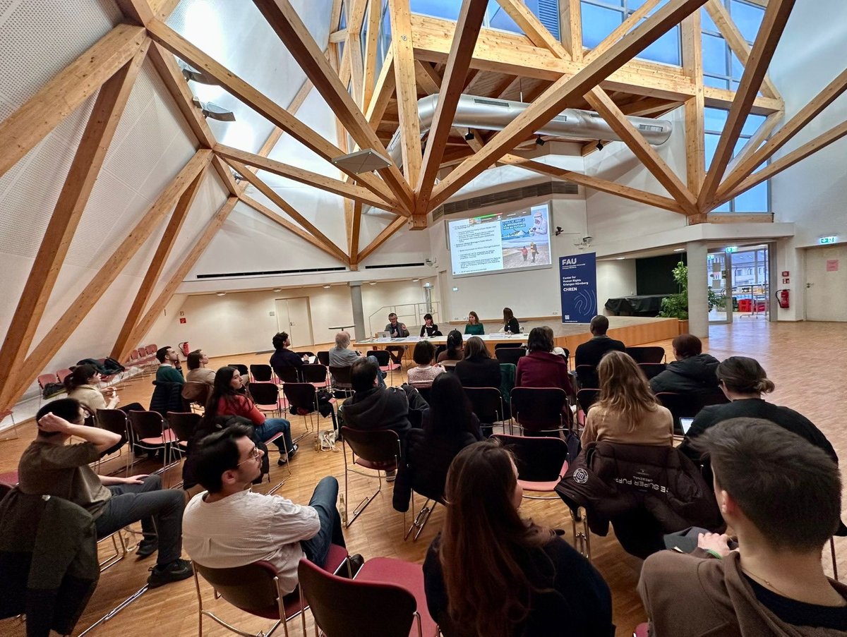 ObservatorioC's tweet photo. La Universidad de Nuremberg fue escenario de un panel sobre los desafíos de una transición energética justa, centrado en la extracción de #litio en los salares altoandinos de Chile, Argentina y Bolivia (ABC).

La actividad reunió a académicos de la casa de estudios, junto a representantes de @Germanwatch y la Federación Internacional de Derechos Humanos (@BHR_FIDH ).

La presentación principal estuvo a cargo de José Aylwin, del Observatorio Ciudadano, quien expuso avances de una investigación en curso sobre los impactos de la explotación del litio en la región, desarrollada en conjunto con @CELS_Argentina  y CIDES de la Universidad Mayor de San Andrés.