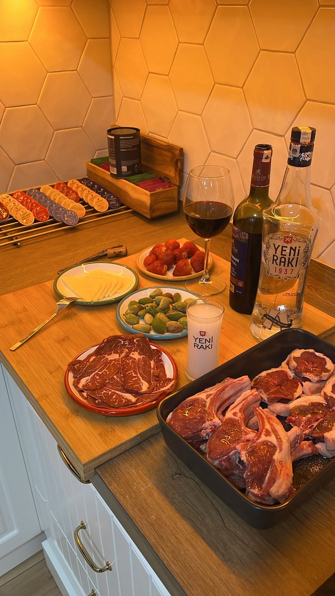 Geriye doğru atılan bir adım bazen de dansın bir parçası değil midir? 
İyi akşamlar…