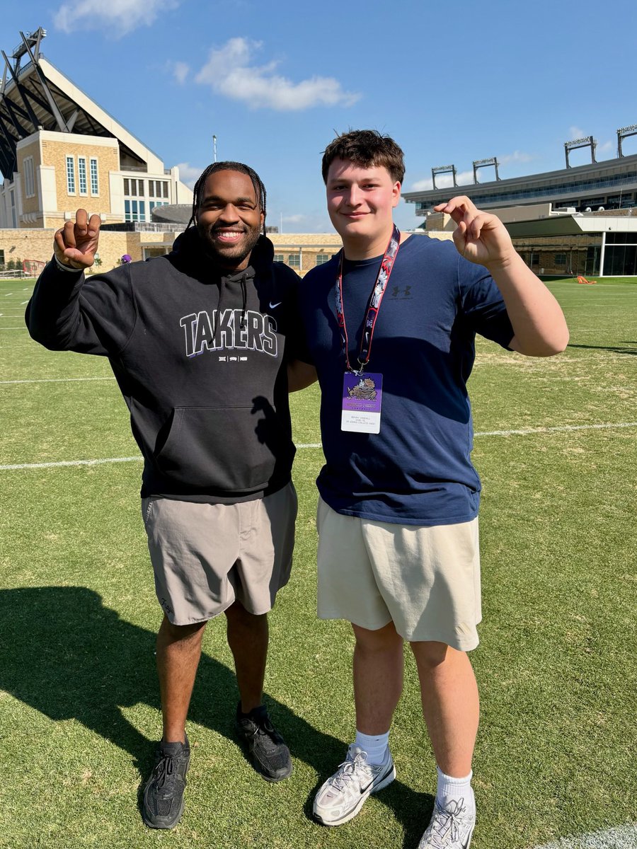 BennyVandall28's tweet photo. I had a great time today at the @TCUFootball spring practice. Got to spend time with my uncle down here in Fort Worth. Excited to learn more about playing at the next level and got to see some amazing facilities.@CoachSonnyDykes @Mitch_Kirsch @BGChrisOwens @CoachRickerOL @MikeWard71 @patward71 @coachbyrd75 @SJCGridiron