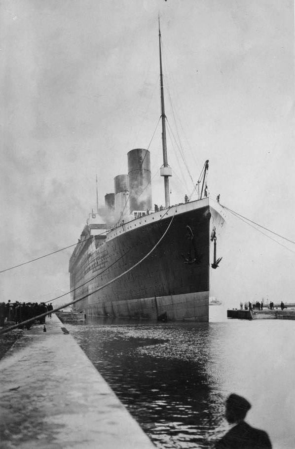 MeriaRmsTitanic's tweet image. 1st April 1911, the date on which Olympic (#Titanic's sister) "inaugurated" #Belfast's Thompson Graving Dock by entering it for the 1st time. It was here that her fitting out would continue, with the installation of propellers, painting of the hull, etc.