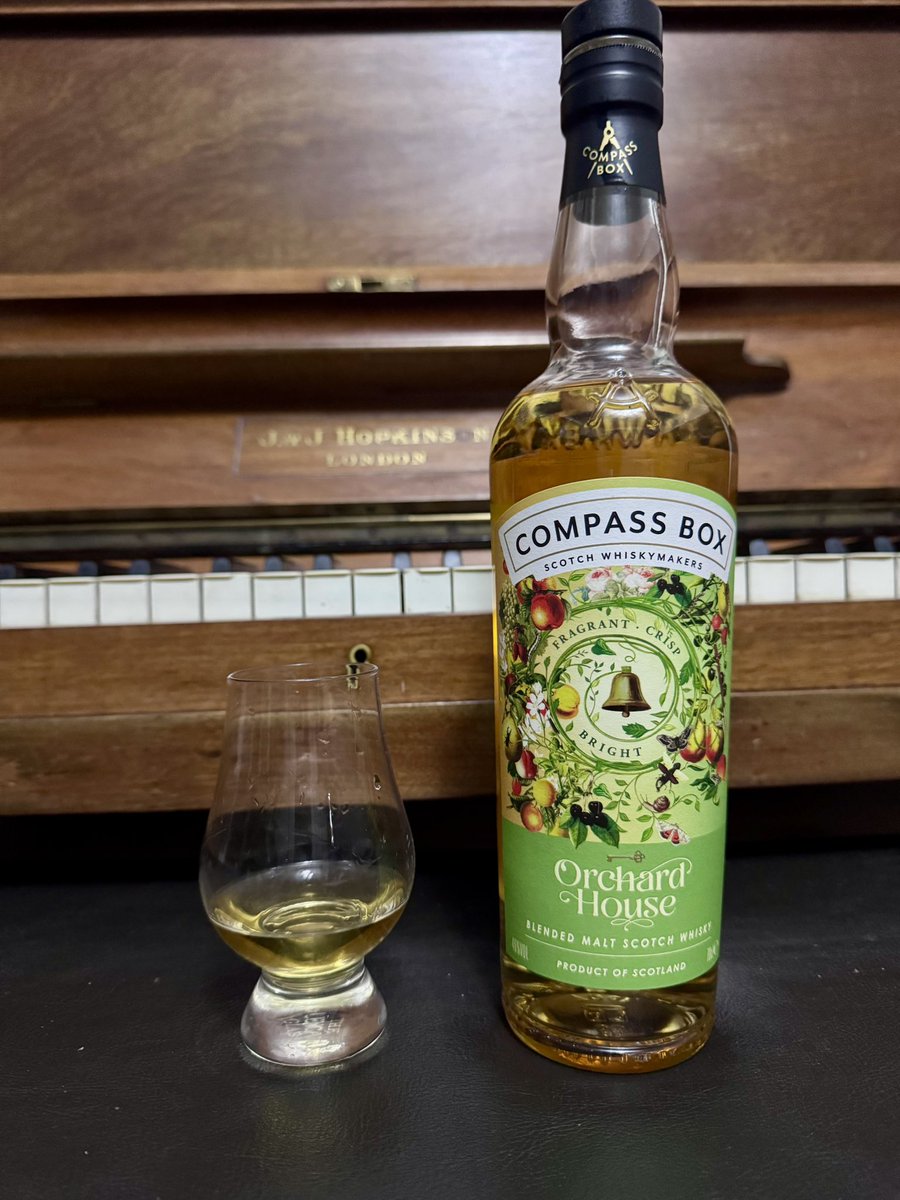 MKMark76's tweet photo. Happy Monday Maltmates 🥃🥃🥃
@CompassBox https://t.co/PVG6KglGv2