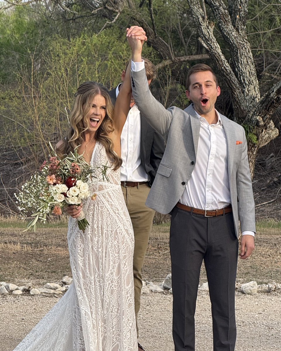Congrats to our newlywed athletic performance coach extraordinaire - Anna (Craig) Baynton! So happy for you Anna and Bryan! #HookEm 🤘🎾 #TexasTennisFamily