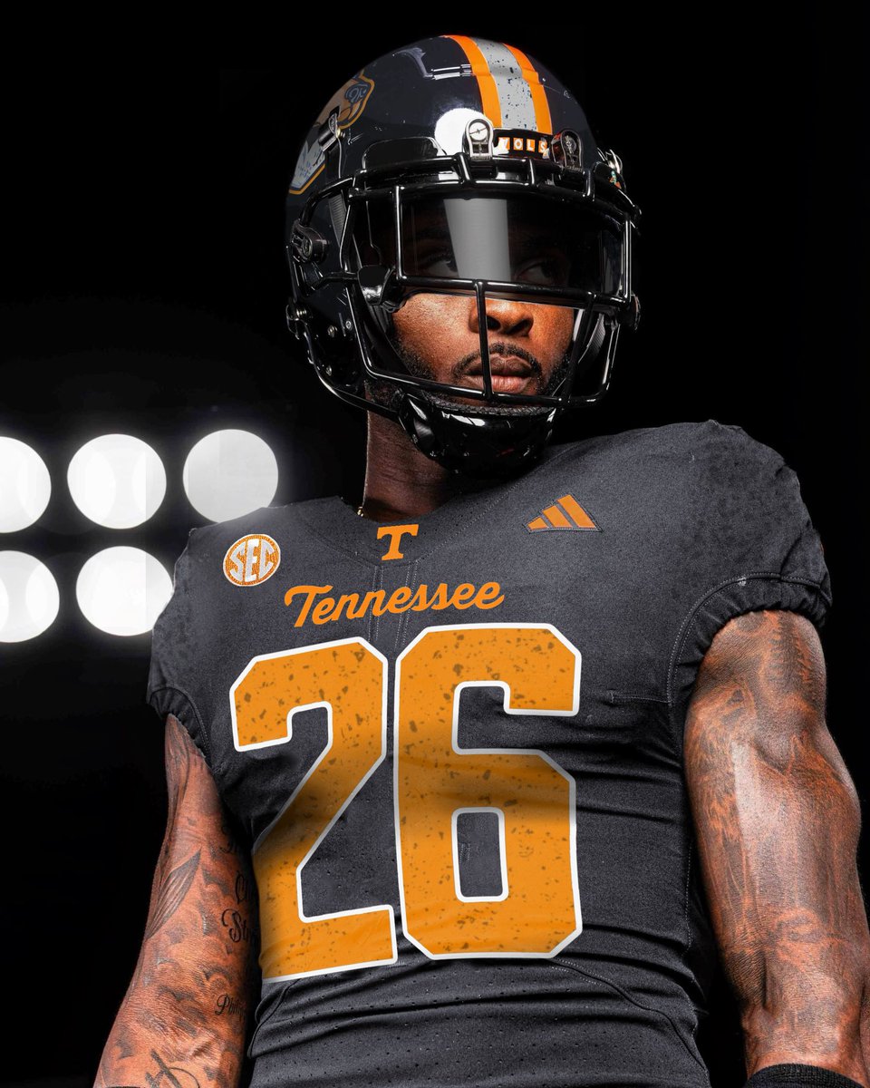 Garrett_Beatty3's tweet photo. teamed up with @SBusny for a little challenge, where we gave each other the task of designing a new adidas “smokey series” jersey

for my design, i wanted to put emphasis on the “smokey”, more specifically, base the design off the animal mascot for the vols, smokey https://t.co/EXinlDXfdB