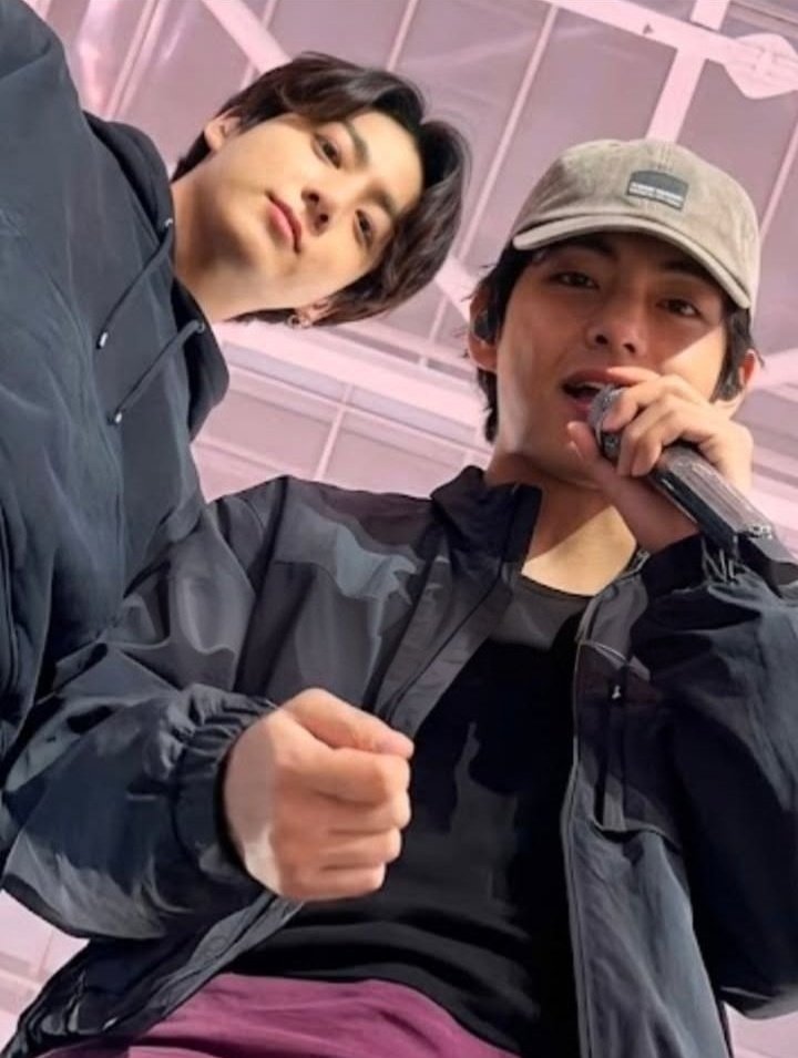 Kim Taehyung (BTS) tweet media