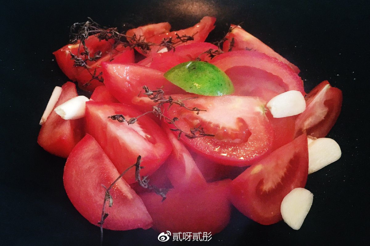 mmsa9292's tweet photo. 10-Minute Creamy Tomato Pasta!  Sauté garlic + cherry tomatoes, stir in heavy cream, toss with al dente pasta, top with parmesan u0026 basil. Easy, cozy, so satisfying. #QuickMeals #HomeCookingMagic https://t.co/1HD6wWQNvB