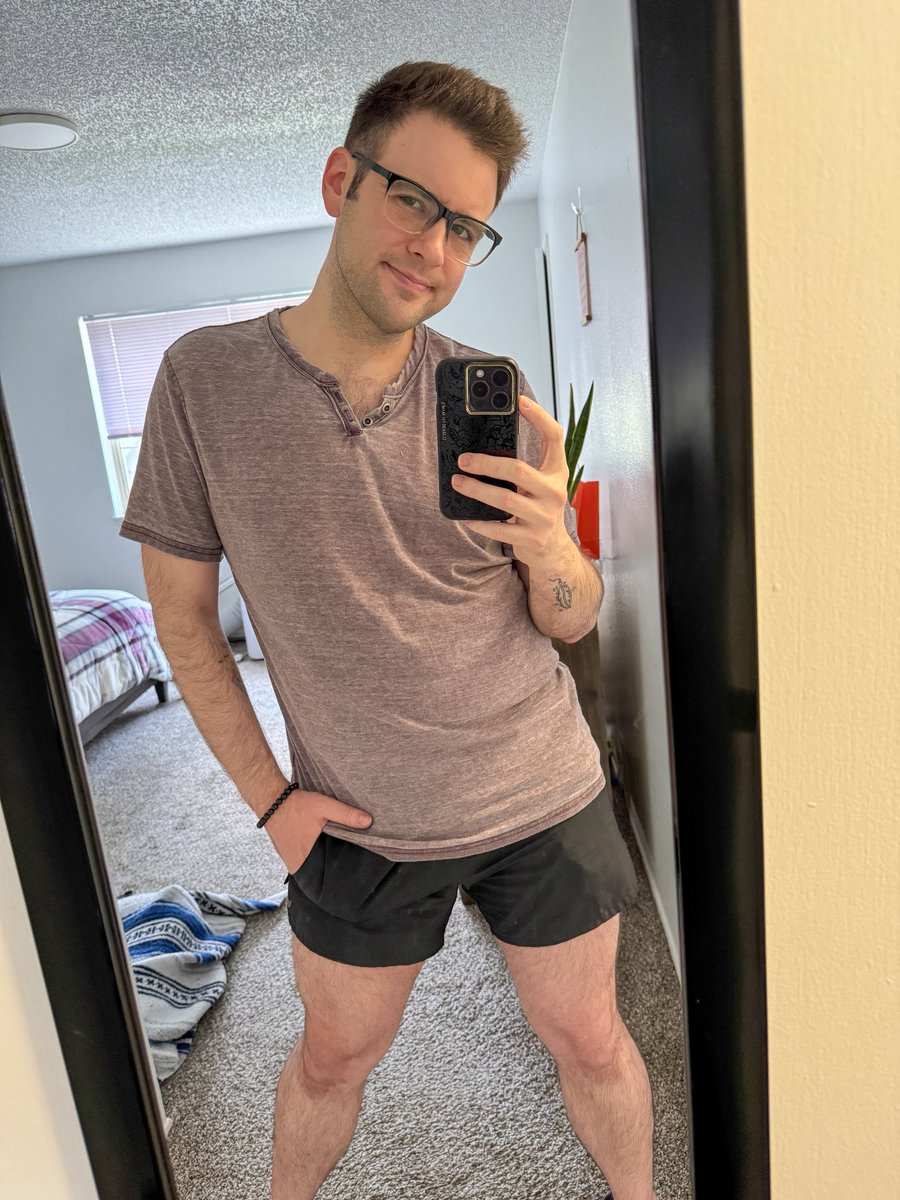 Using the power of my thighs to awaken the dead 👻

Swing by and chill for some more Fatal Frame II, babes ✌🏼 twitch.tv/jeffbrutlag