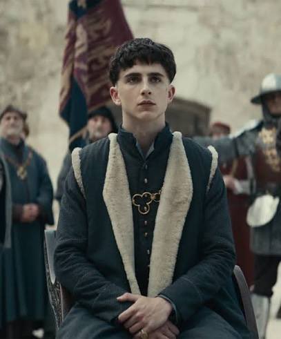 petervndr's tweet photo. Watching The King and it’s honestly a pretty great movie. But can we be done with this gray color grading? Let’s bring color back to the movies. Please. https://t.co/hMe5WmRJda