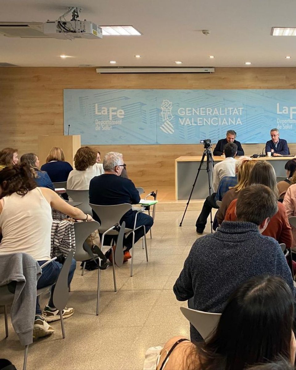 semcfValencia's tweet photo. El pasado 27 de marzo, abrimos una conversación en torno a una pregunta que insiste en la clínica actual. “Nuevas formas de enfermar en la infancia y la adolescencia: la clínica del exceso”
Intervinieron Doménico Cosenza, Miguel Ángel Vázquez y Nuria Yáñez. https://t.co/ZWPLGPsWbj