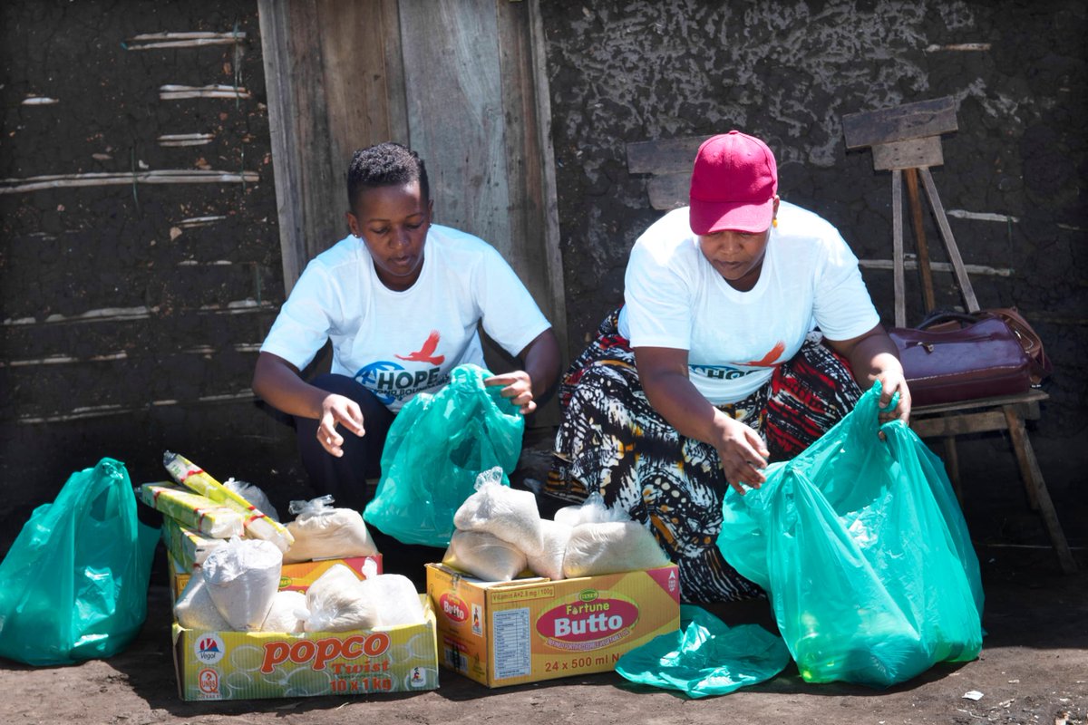 jeericknews's tweet photo. A community-based organization, @hope_beyondb, recently held a distribution of food items and sanitary items like soap to elderly people in Kasese Town.

They reached out to different elders in the area with support from local donors, who enabled them to deliver the items and ensure that those in need received essential support.

This kind gesture not only provided basic necessities but also brought hope, comfort, and a sense of care to the elderly community members.

Such initiatives continue to highlight the importance of unity, compassion, and giving back to the community.