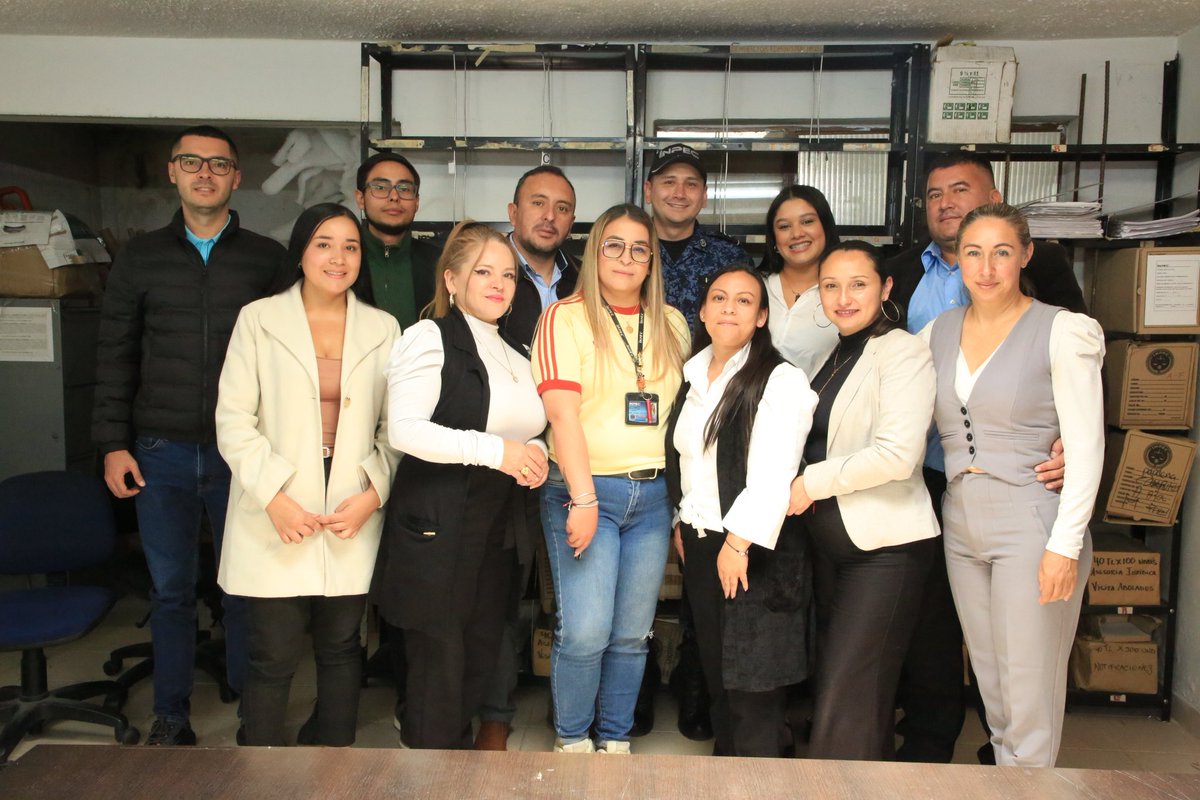 INPEC_Colombia's tweet photo. 1/4. ⚖️ #BrigadaJurídica | En la Cárcel 📍#LaPicota, se llevó a cabo la segunda jornada en el marco de la iniciativa 🕊️#CárcelesTerritoriosDePaz de @SeupColombia, donde la teoría pasa a la acción preventiva contra la violencia al interior del ERON. https://t.co/1nSyNjoYtG