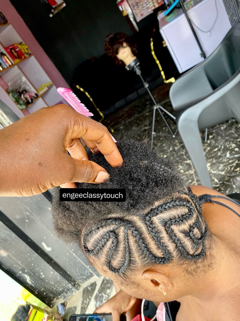 EngeeClassyT's tweet photo. Can someone tell me the name of this hair style and why is it trending? #cornrow #newstyle #salonowner https://t.co/l94IrmpG4F