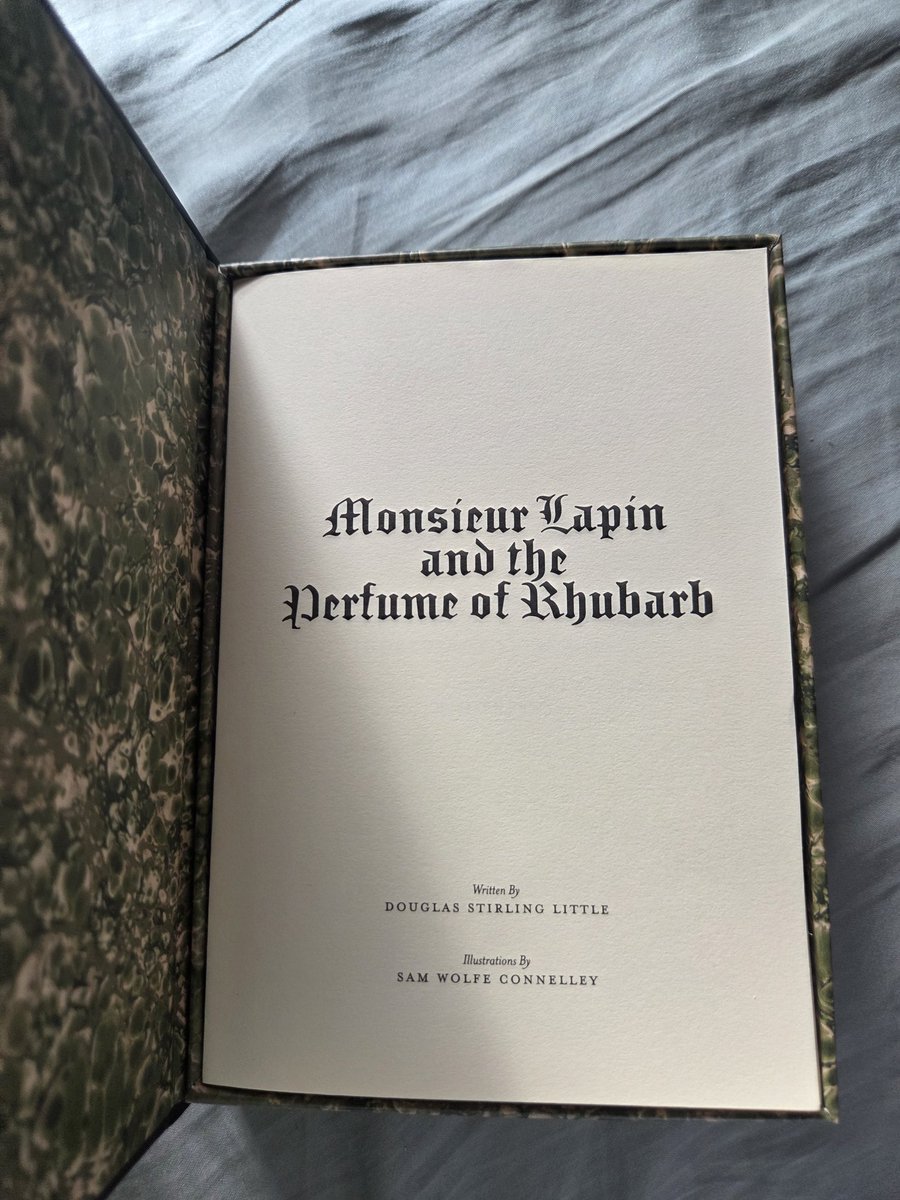 wish4wingz's tweet photo. got the discovery set for heretic's new collection and the box it came in genuinely has me gagged it's like a mini little storybook inside https://t.co/KF1jo5AyQ3