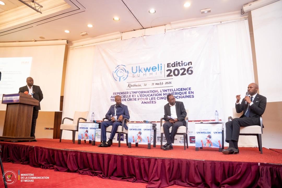 Com_mediasRDC's tweet photo. Le Ministre de la Communication et Médias, Porte-parole du Gouvernement, Patrick Muyaya Katembwe, a pris part ce lundi 30 mars 2026 à l’Ukweli Summit à Kinshasa.

Aux côtés de représentants de l’UNISIC et de l’UNPC, il est intervenu sur la loi d’accès à l’information en RDC, rappelant l’équilibre essentiel entre liberté d’informer et responsabilité, dans un contexte marqué par la désinformation.

Le Gouvernement réaffirme son engagement pour une communication fiable, proactive et fondée sur des sources certifiées, ainsi que pour une synergie renforcée entre institutions, médias, société civile et plateformes numériques.

Un atelier conjoint avec le Ministère de la Justice sera prochainement organisé pour harmoniser l’interprétation de la loi.

#UkweliSummit #RDC