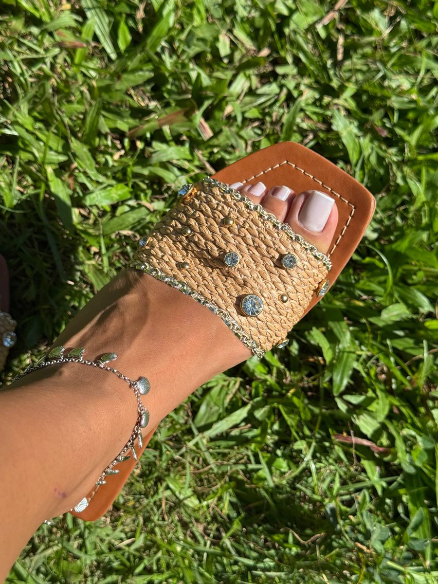 pes_ana_oficial's tweet photo. Detalhes fazem a diferença 🤌🏻🤭😮‍💨

#frenchnails #feet #feetfetısh #feetworshi̇p #feeteaters #footfetısh #foot #footsellers #footworship #footsub #flats https://t.co/SuXEzCZ24D