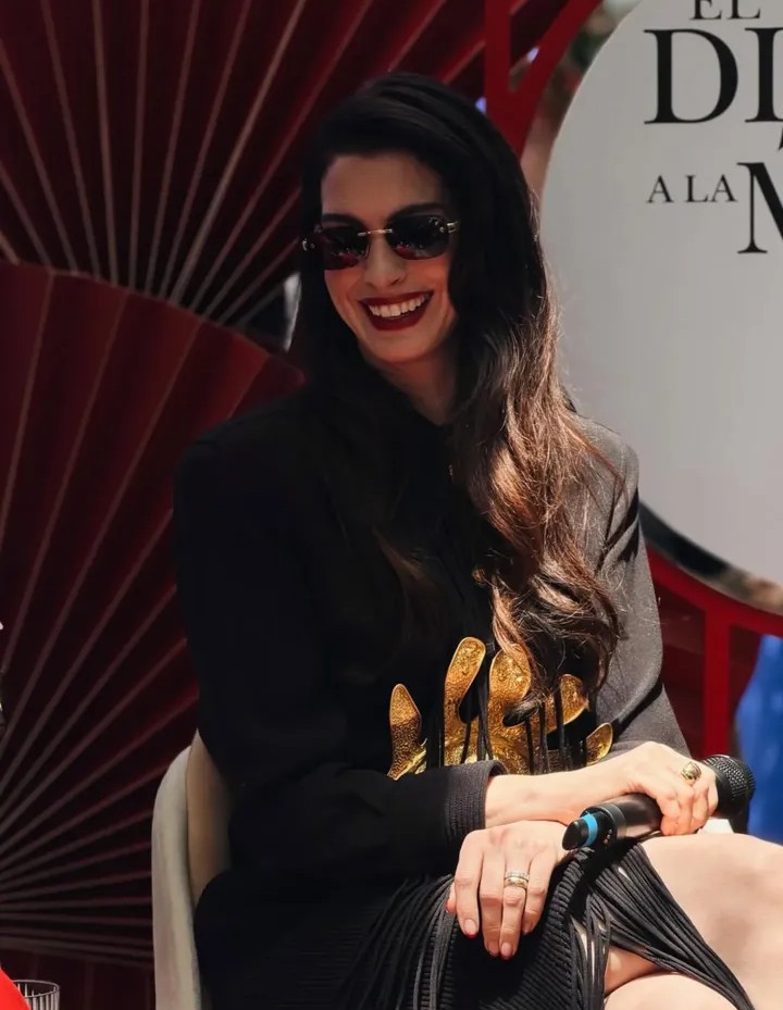 AnneeJHathaway's tweet image. The #DevilWearsPrada2 première in Mexico city 👠👠
#dwp2
#MerylStreep
#AnneHathaway