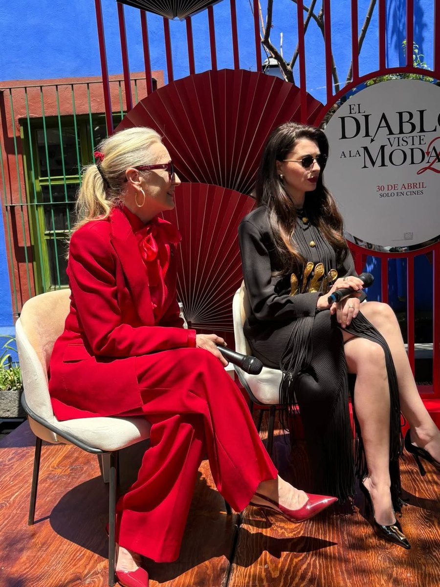 AnneeJHathaway's tweet image. The #DevilWearsPrada2 première in Mexico city 👠👠
#dwp2
#MerylStreep
#AnneHathaway