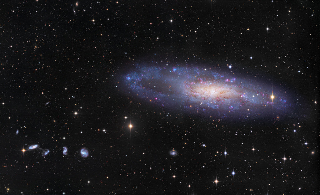ahenk75's tweet image. #Itwas (March30, 2018) mentionned on apod.nasa.gov/apod/ap180330.…  « NGC 247 and Friends »; many background galaxies including the remarkable string of four galaxies known as Burbidge's Chain. 🔭Img CHART32 Team, Processing - Johannes Schedler #Space #Astronomy
