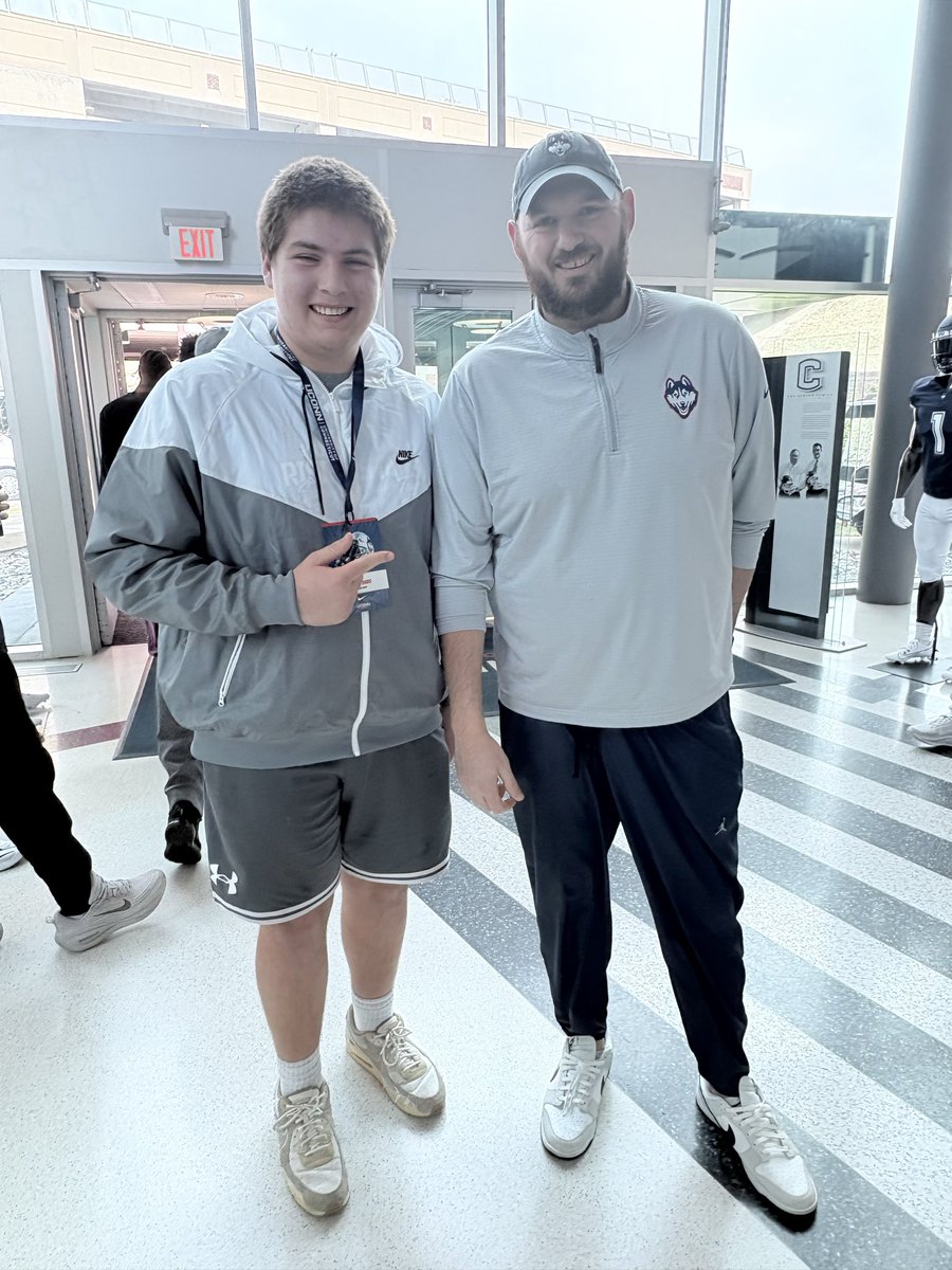 GrantDavis94's tweet photo. Had a great visit @UConnFootball. And gained valuable knowledge from @CoachMorookian @CoachCandle and @maxwray10 

@Coach_K2 @GMUConnFB @IanFriedFB @aj_harrisonjr @CoachLeddy12 @TheD_Zone @MichFBFrenzy @PrepRedzone @AllenTrieu @RisingStars6 https://t.co/qKTnK2GZRF