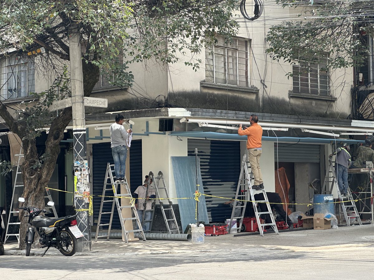 CondesaObserva's tweet photo. @sabinaberman Si, por ejemplo en Chilpancingo 35 local A tiraron paredes del edificio que está ladeado apropiándose de área común para su futura pizzería del mismo dueño de #boboHamburguesas #corrupcion https://t.co/TMsvfEOKss