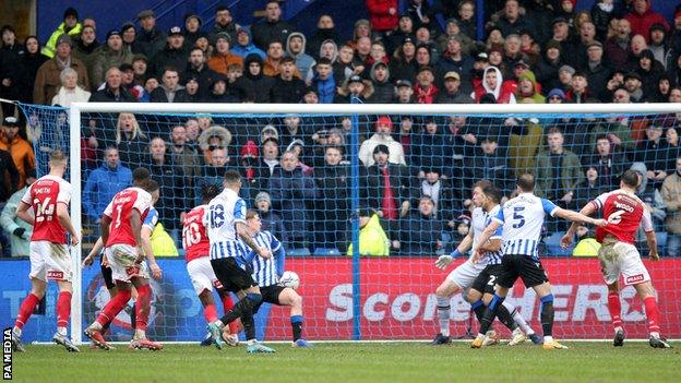 Wednesdayites__'s tweet photo. On this day in 2017:

Rotherham 0-2 Wednesday

Steven Fletcher on the scoresheet in a comfortable away win. #SWFC https://t.co/lQvE3MnyZk