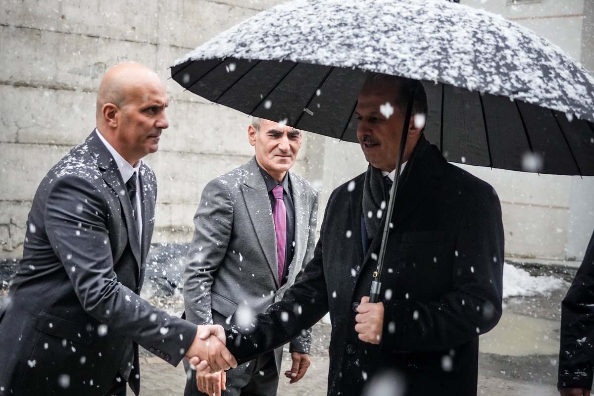 Gençlik ve spor alanındaki gelişmeleri yakından takip eden Vali Taşyapan, ziyaret sonunda İl Müdürümüz Yıldırım ve kurum personelimize çalışmalarında başarılar diledi.