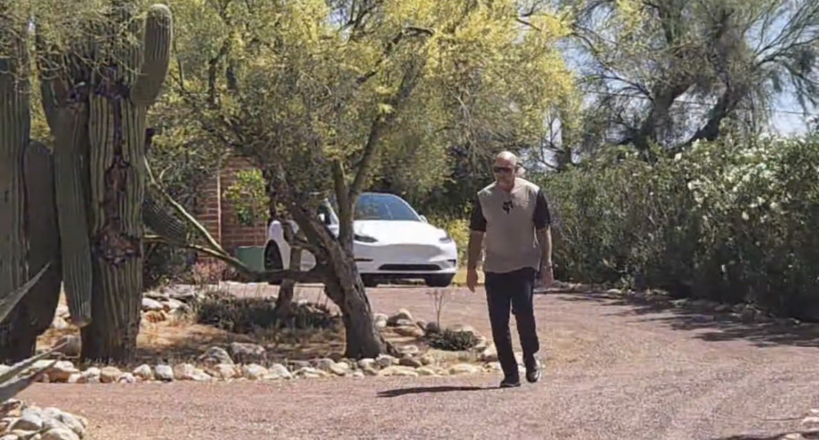 Adriienne F tweet media