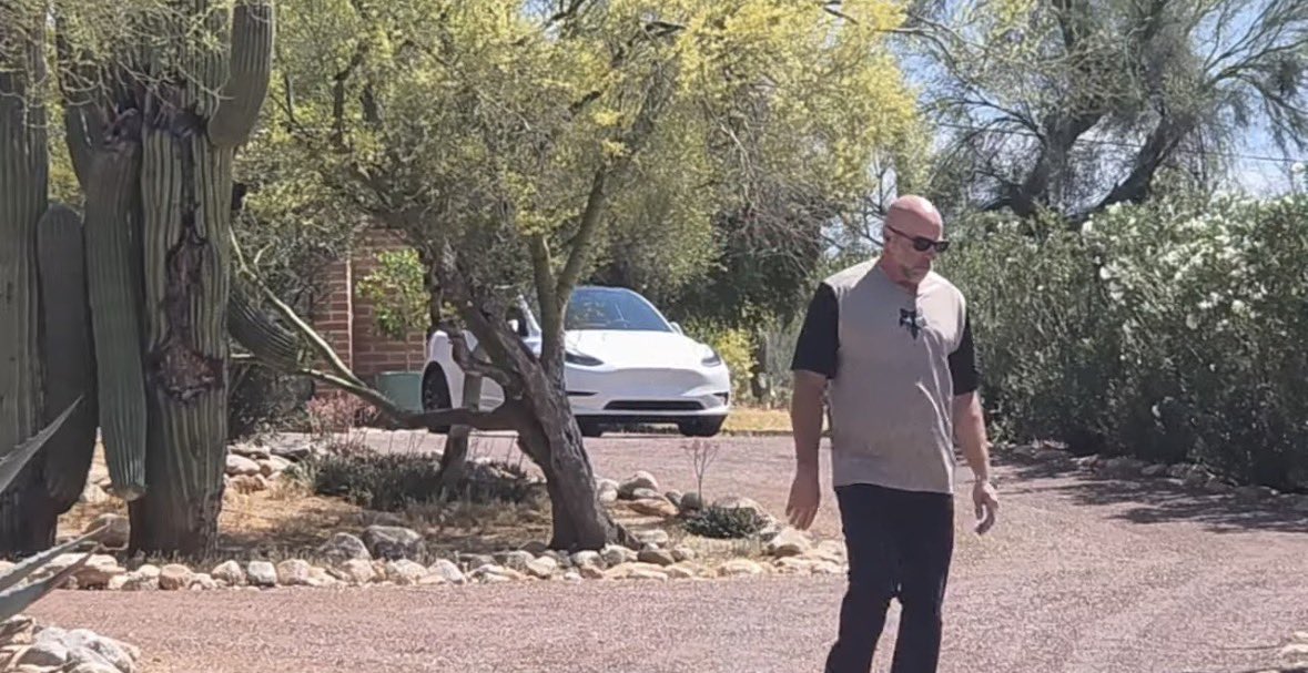 Adriienne F tweet media