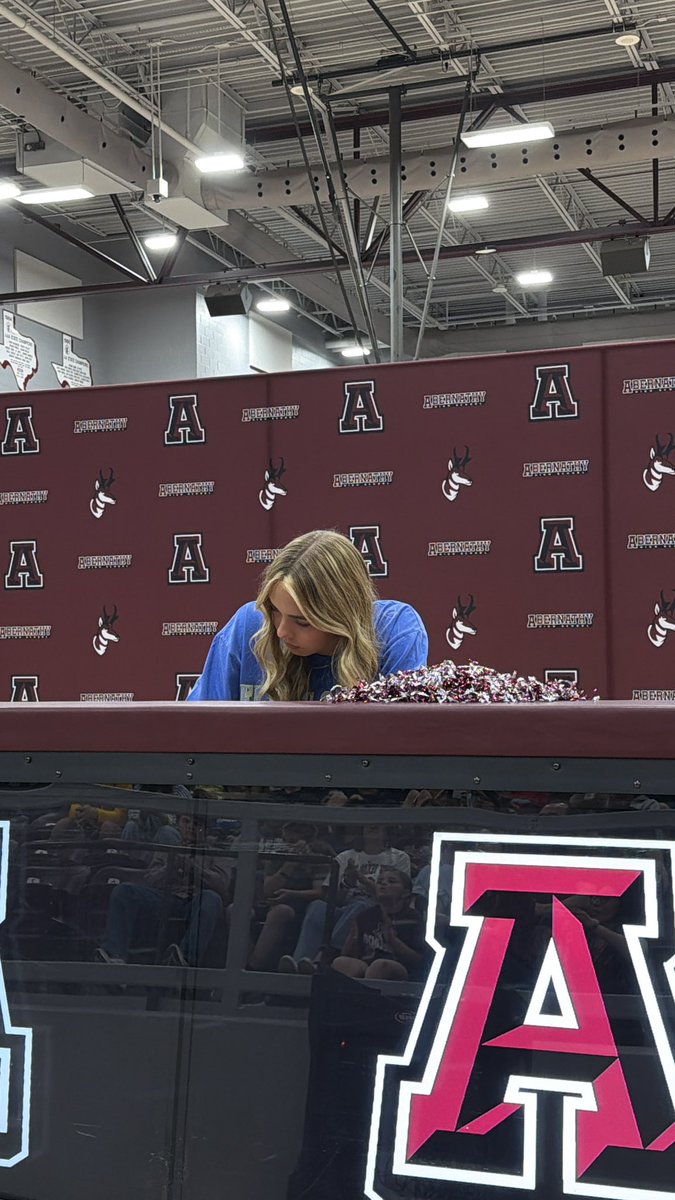 pchristy11's tweet photo. Awesome athletes in Abernathy signed to play at the next level

Emme Easterwood signed to play basketball at Wayland Baptist University

Lacy Bloskas signed for Track &amp; Field at West Texas A&amp;M University! 

Ryan Hillis signed to play football at Friends University!

Congrats! https://t.co/IiwJMolY9k